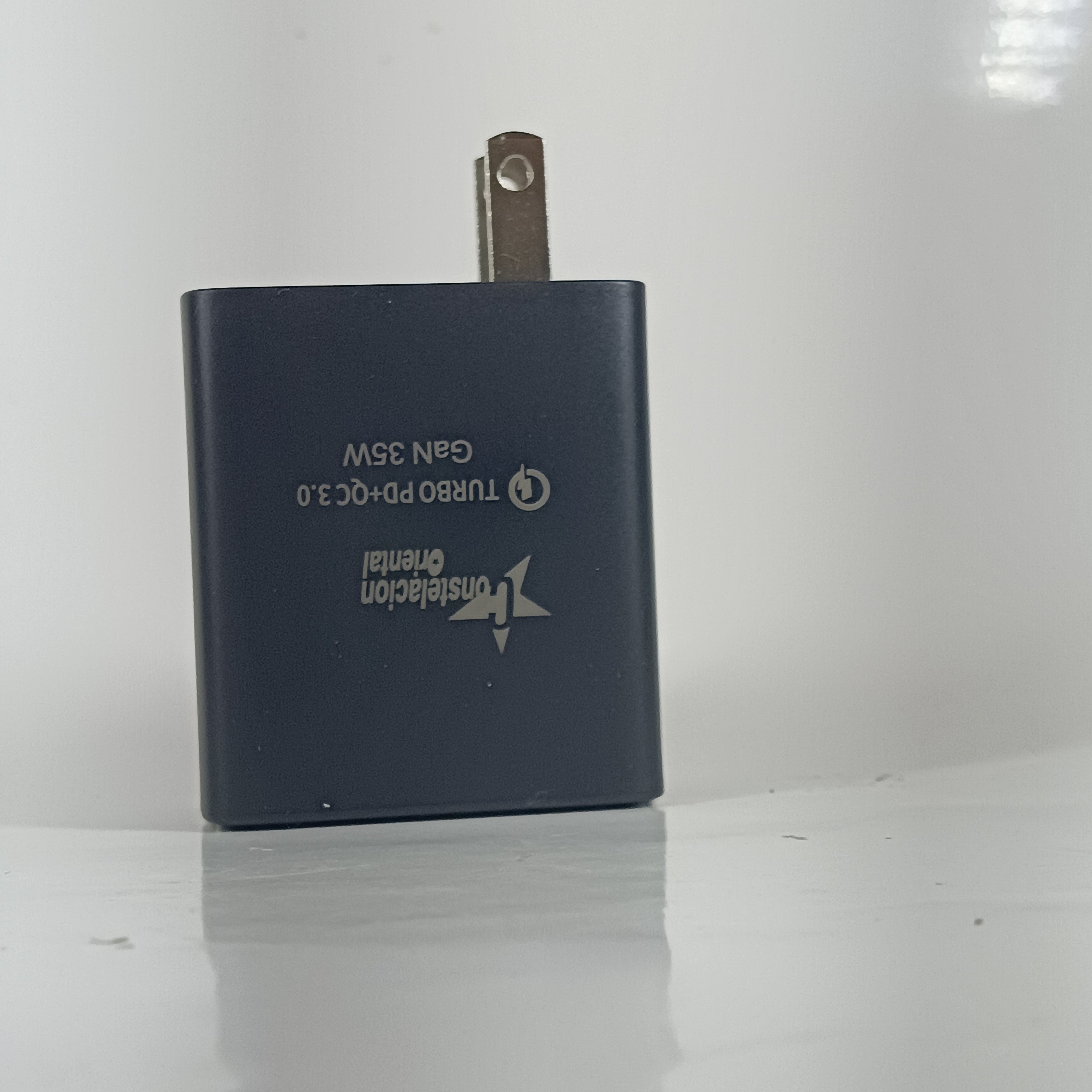 CUBO PARA CARGA CON DOBLE ENTRADA USB Y TIPO C - XC05