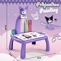 Sanrio - Juego de juguetes de mesa de dibujo de proyección 3D multifuncional (con música + modelos luminosos + con rotuladores de colores + libro de dibujo + tablero de dibujo) modelos borrables, grande 38 * 30 * 26cm - LU3757