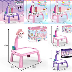 Sanrio - Juego de juguetes de mesa de dibujo de proyección 3D multifuncional (con música + modelos luminosos + con rotuladores de colores + libro de dibujo + tablero de dibujo) modelos borrables, grande 38 * 30 * 26cm - LU3757