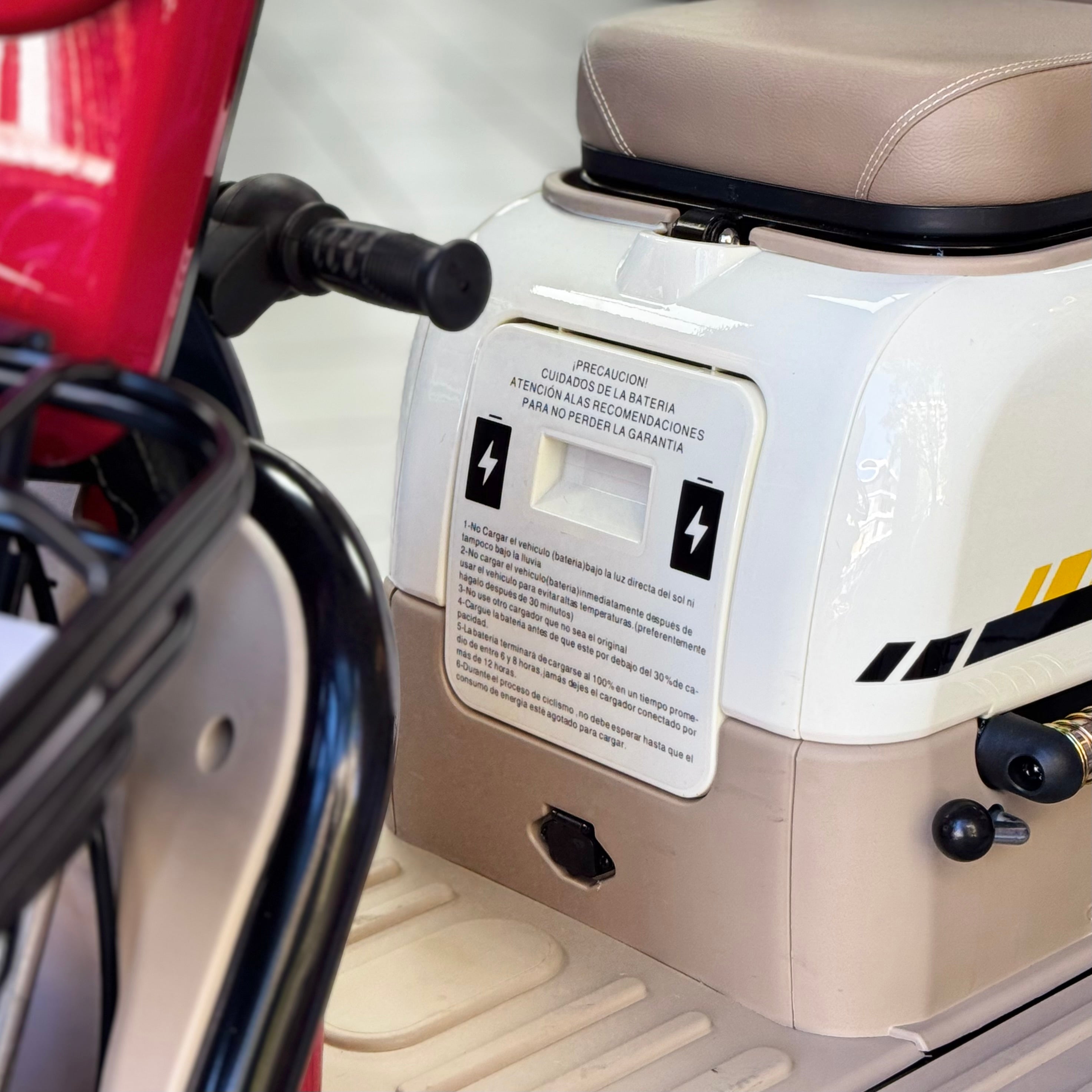 Triciclo Eléctrico Pialli 48 Roja con Blanco