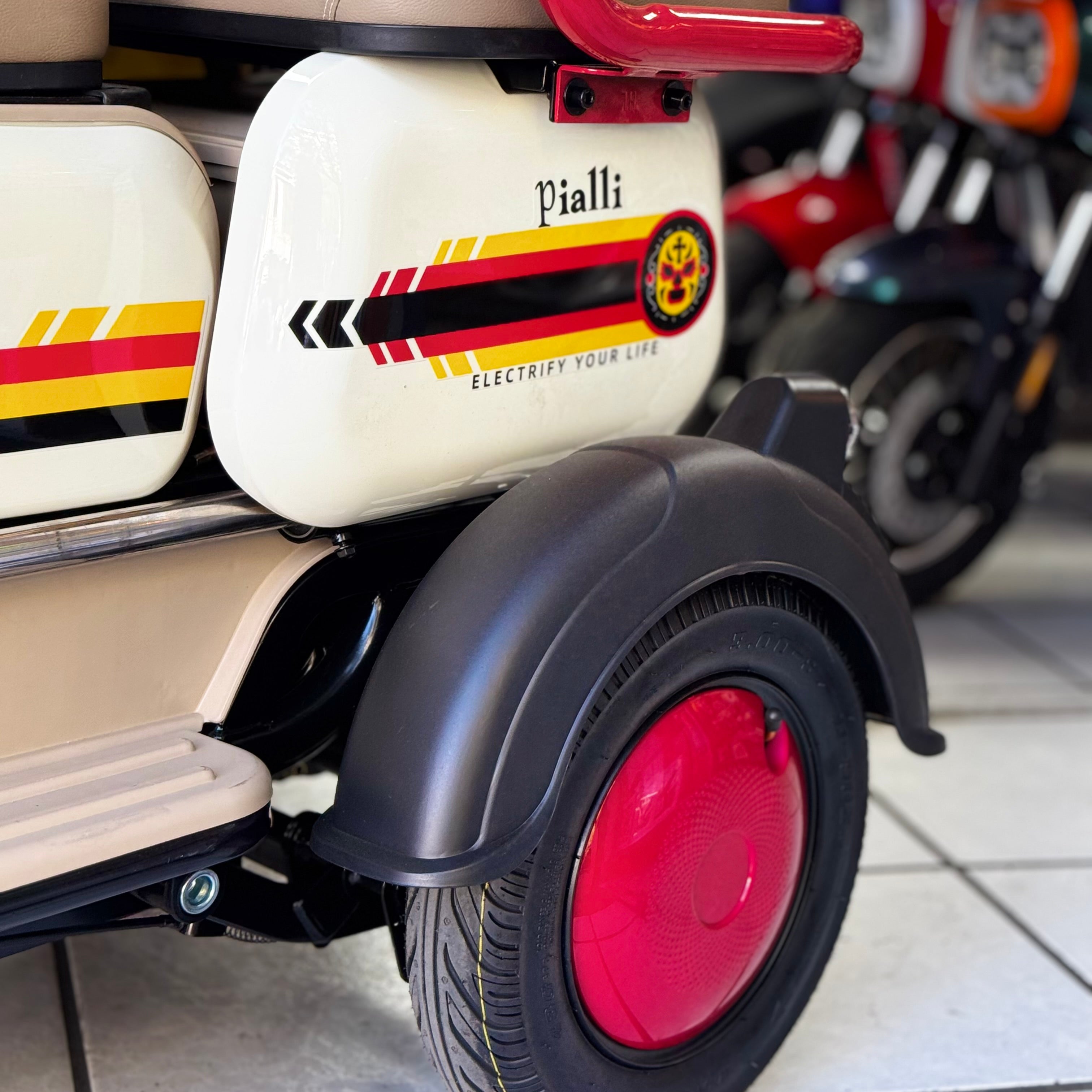 Triciclo Eléctrico Pialli 48 Roja con Blanco