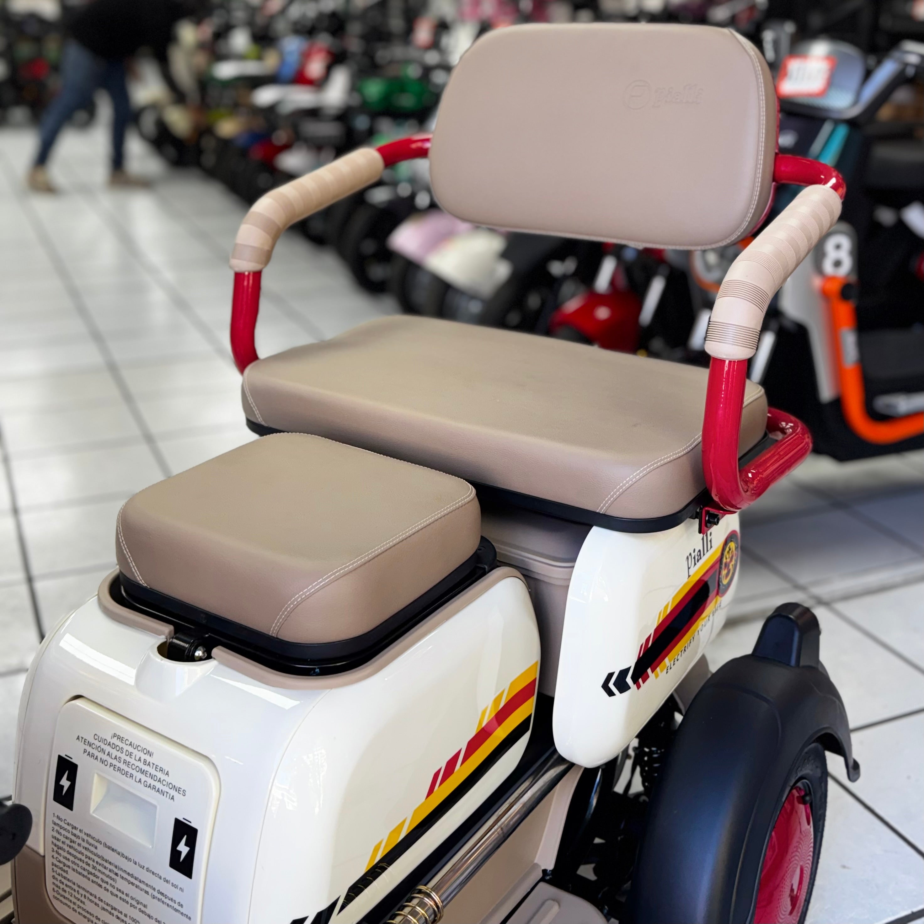 Triciclo Eléctrico Pialli 48 Roja con Blanco